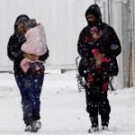 Kledinginzamelactie voor komende winter op Lesbos; Papa's in de kou